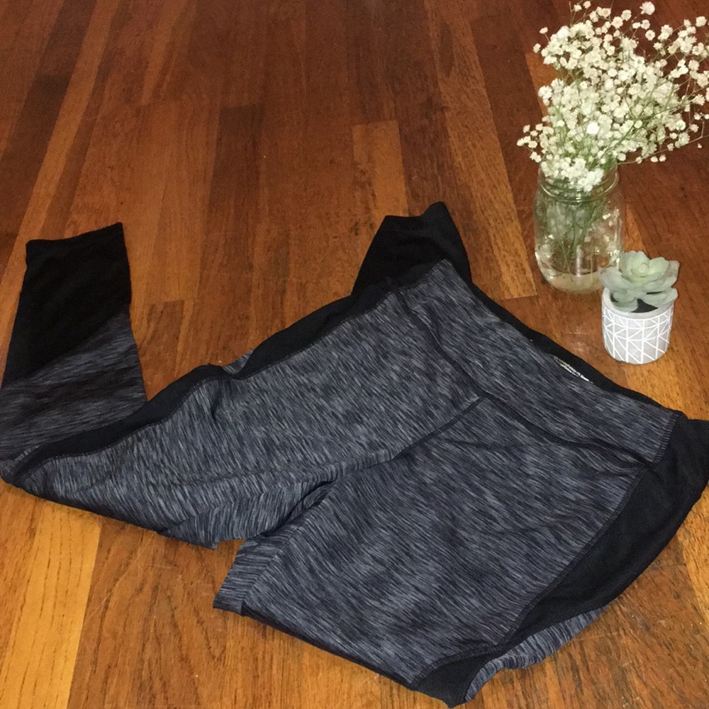 NWOT GREY/BLACK RUNNING LEGGINGS